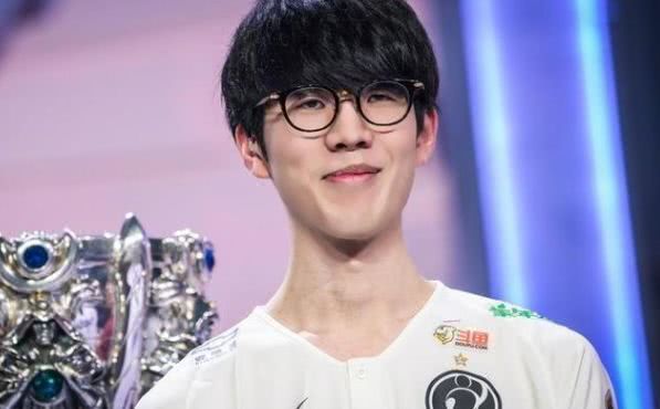 Lwx今日语录合集：你是Leyan吗，一拳想把这个防御塔秒了