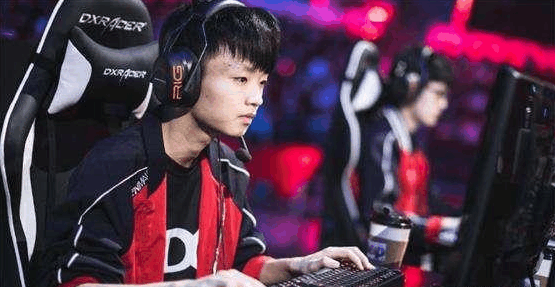 headtr1ck 批评 Mouz 和其他团队参加俄罗斯赞助的比赛